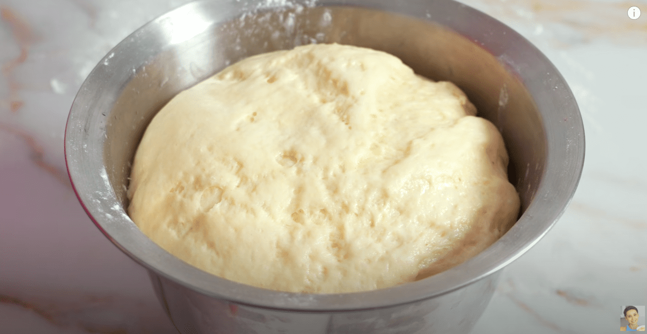 Кулінарка дала рецепт булочок по-шведськи з корицею та цукровим просоченням