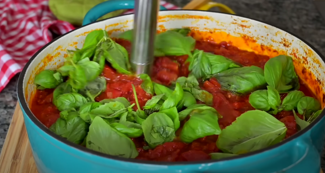 Кулінар розповів, як зробити найсмачніший томатний соус на зиму