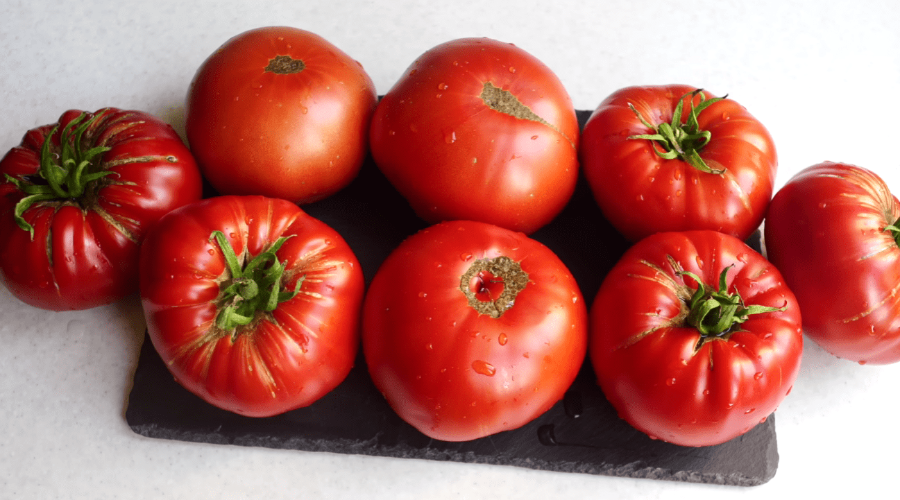 Городники назвали найкращі солодкі та смачні сорти томатів