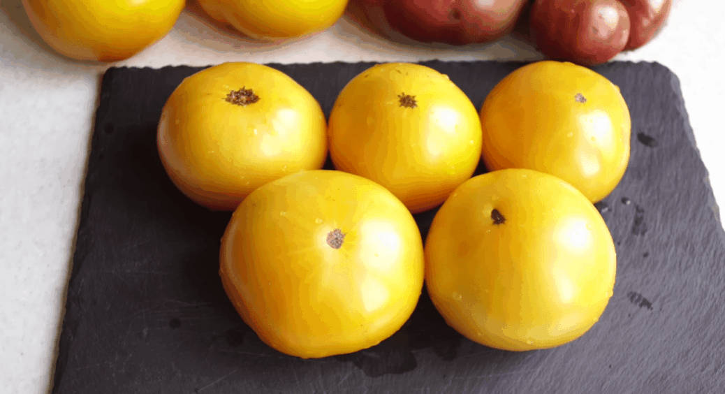 Не сорт, а золота жила: на Рівненщині збираємо по 10 кг з куща – родять аж до листопада 