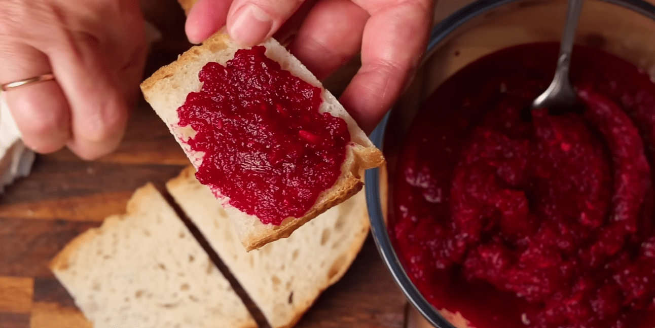 Рецепт старовинного українського соусу з буряка, який має понад 5 назв