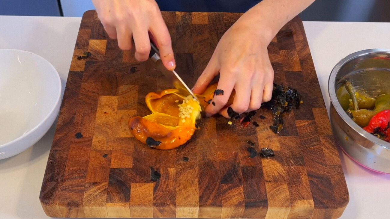 Кухарі показали, як зробити печені перці з часником та олією