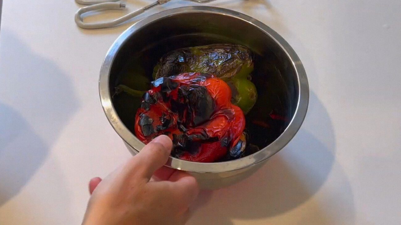 Кухарі показали, як зробити печені перці з часником та олією