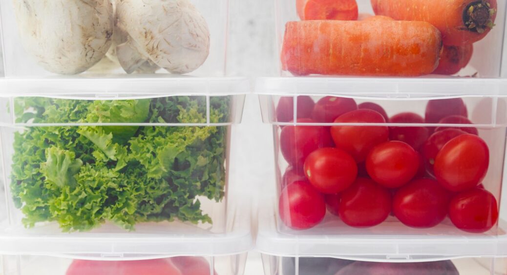 За скільки годин без світла починає псуватись їжа в холодильнику: менше 10, але більше 2-х 