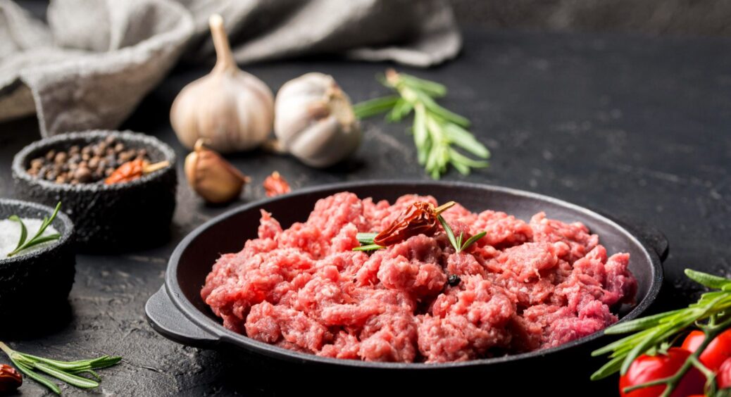 Чиста правда про готовий м’ясний фарш: що туди додають, від чого ви не будете в захваті 