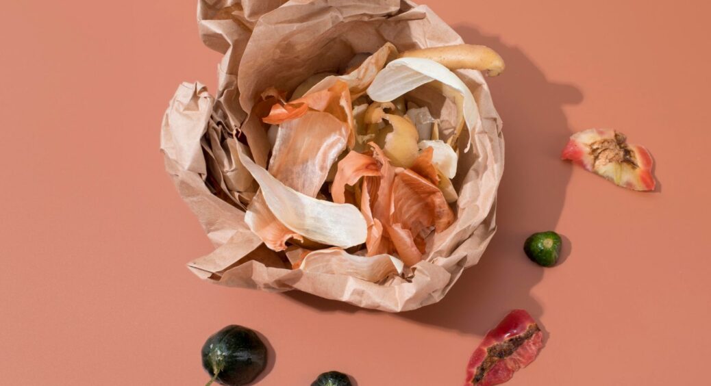 Агрономи радять – 2 інгредієнти для зимового компосту, що прискорюють перепрівання вдвічі 