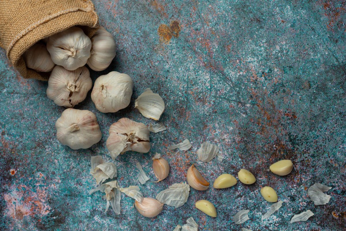 Що зробити, щоб озимий часник не в зелень пішов