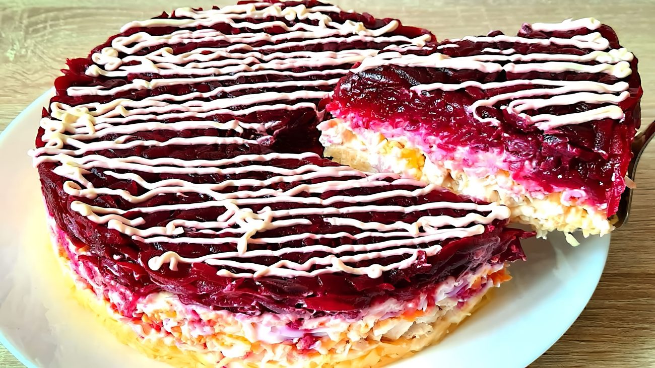 Рецепт святкового салату з куркою і буряком