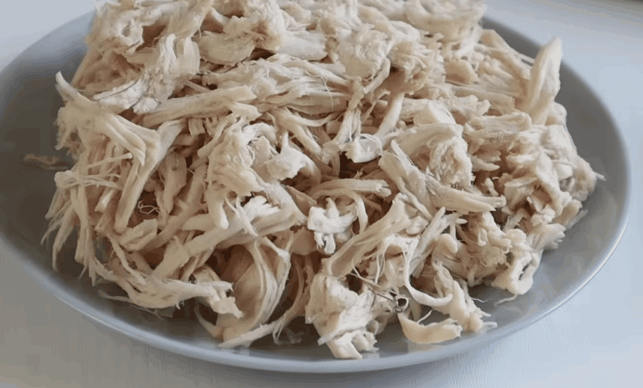 Рецепт смачного і соковитого салату з куркою на святковий стіл