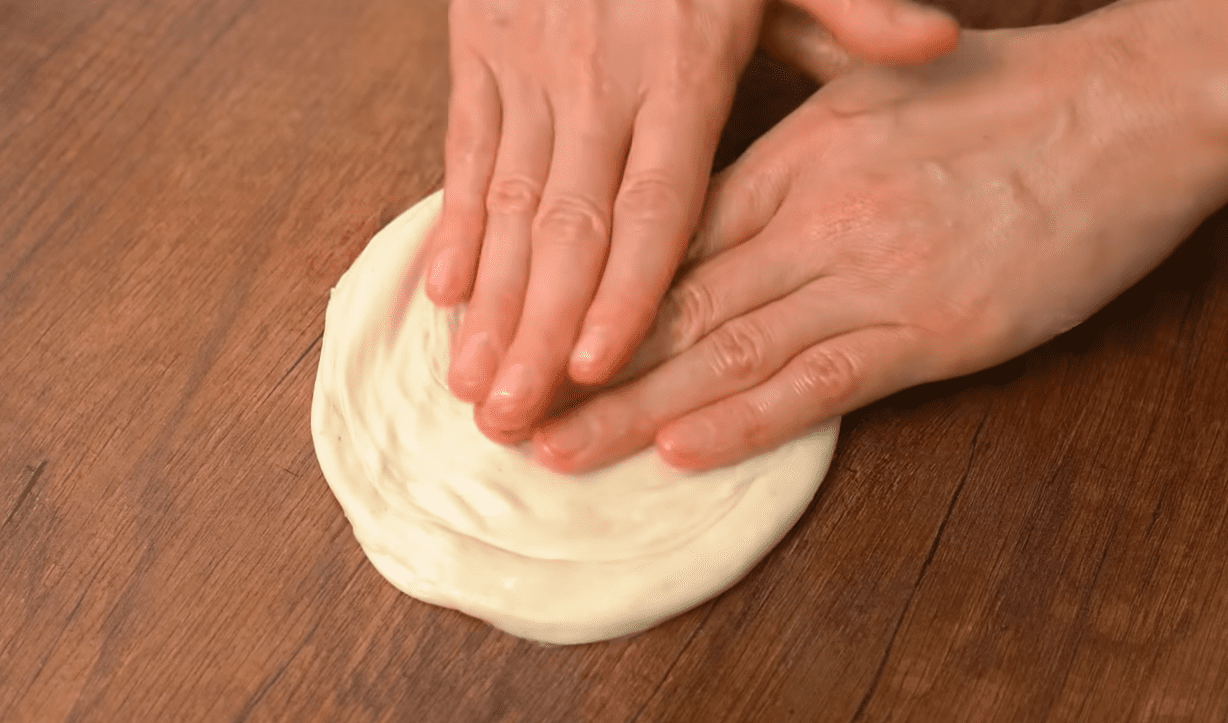 Кулінари розповіли, як з борошна і води приготувати турецький смаколик