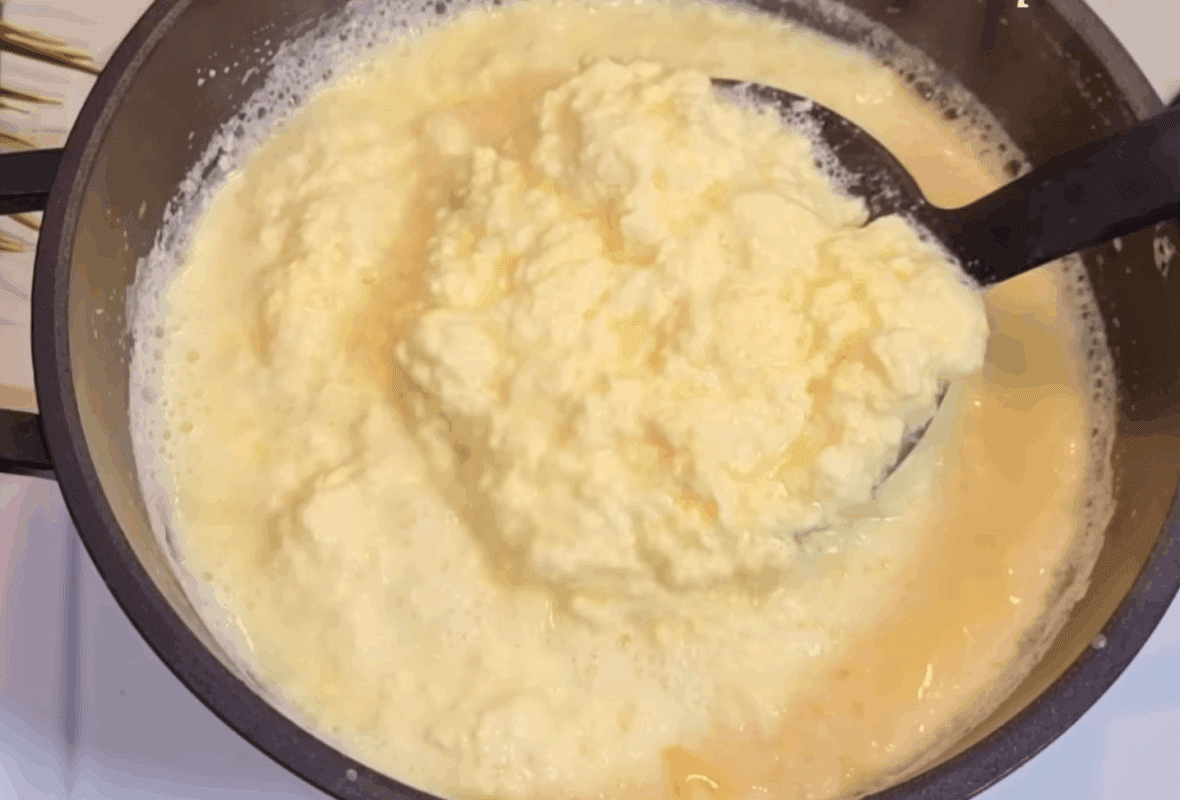 Кулінари розповіли, як приготувати твердий сир в домашніх умовах