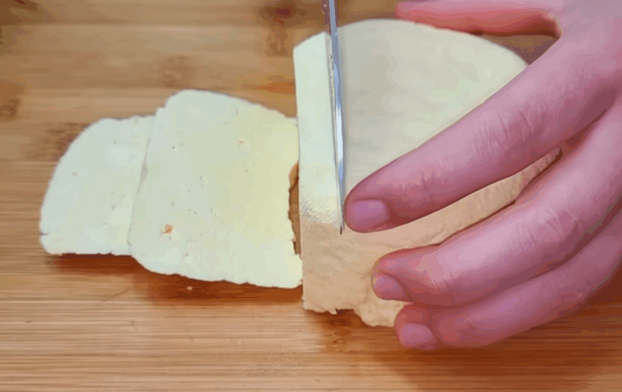 Кулінари розповіли, як приготувати твердий сир в домашніх умовах