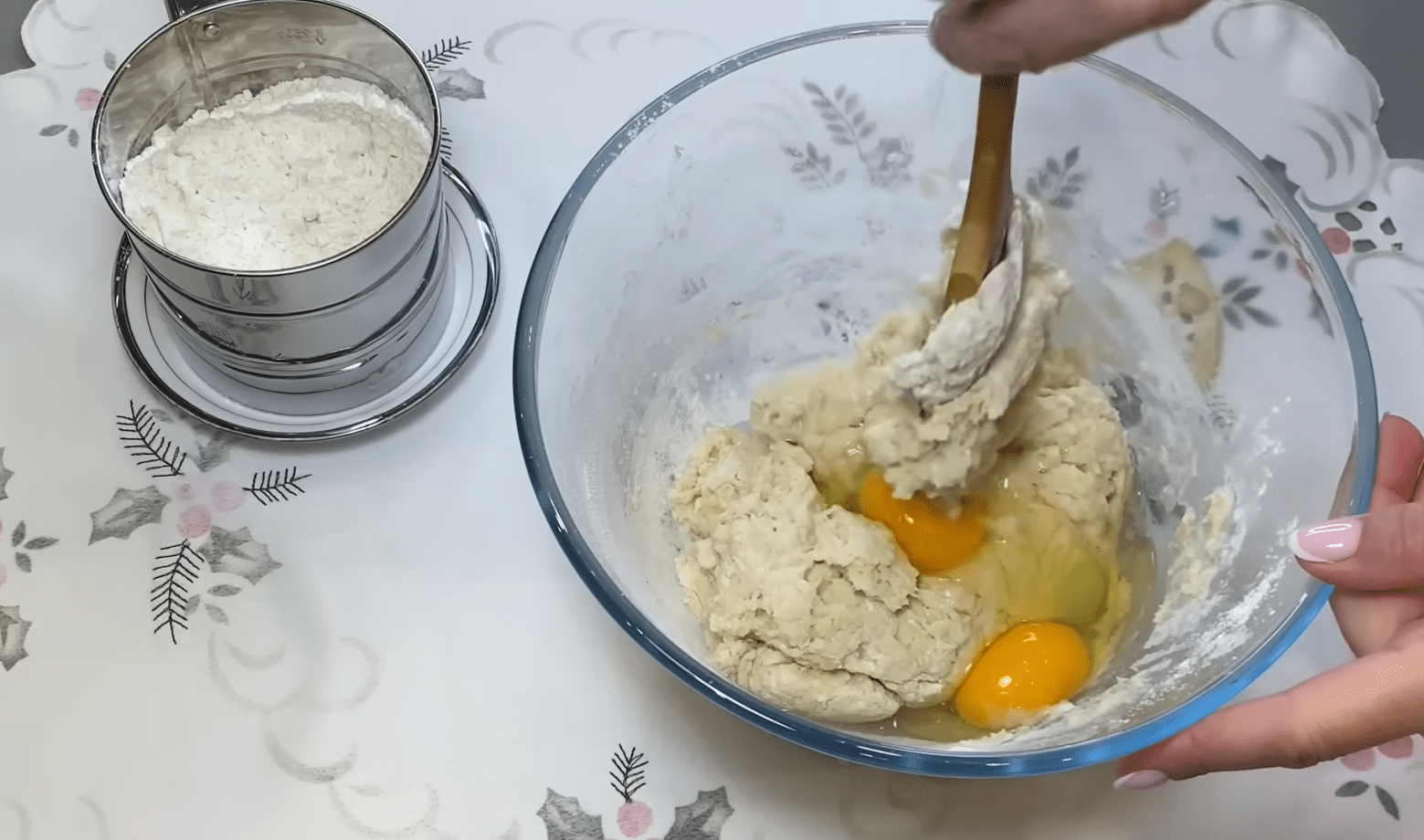 Рецепт найкращого універсального тіста для вареників, пельменів і чебуреків