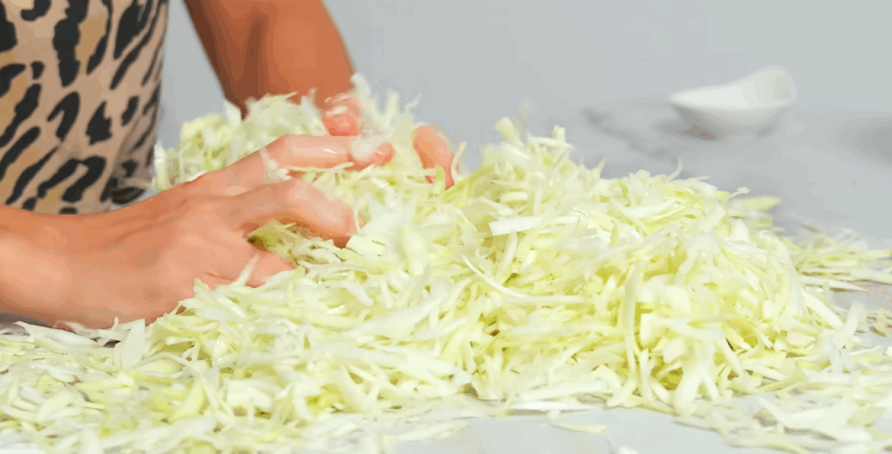 Рецепт смачного маринованого салату з капусти