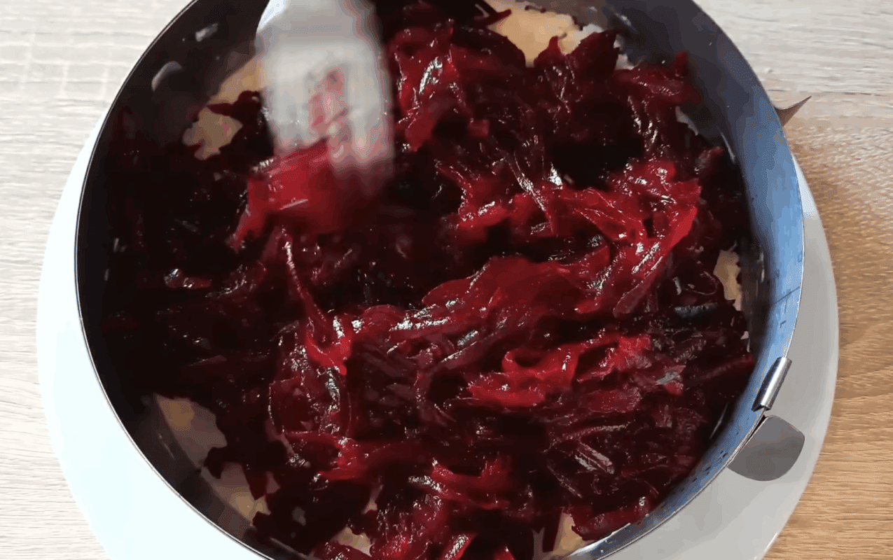 Рецепт святкового салату з куркою і буряком