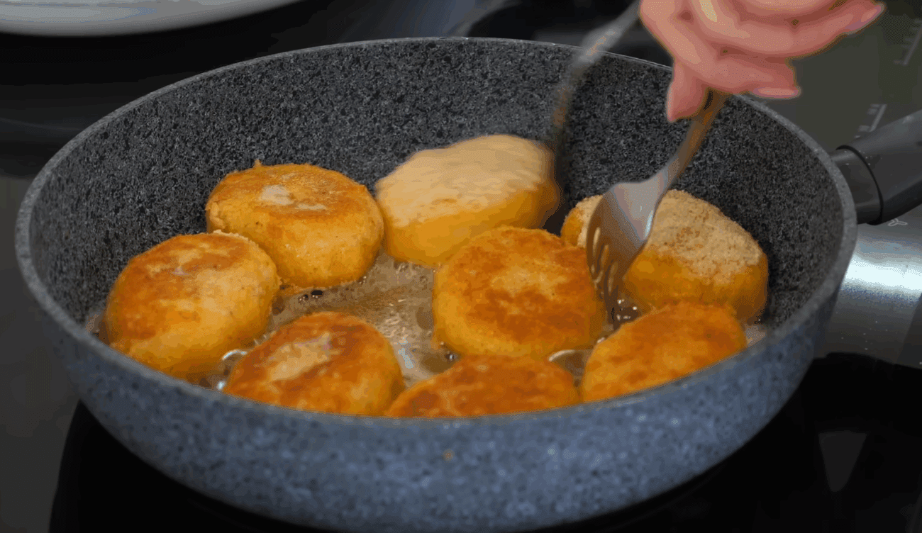 Кулінари розповіли, як приготувати смачні і ситні котлети з картоплі