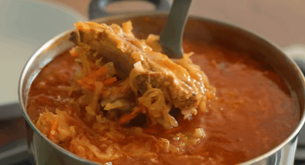 Чому суп і борщ “на другий день” смачніший: 1 хімічний процес, який це пояснює 