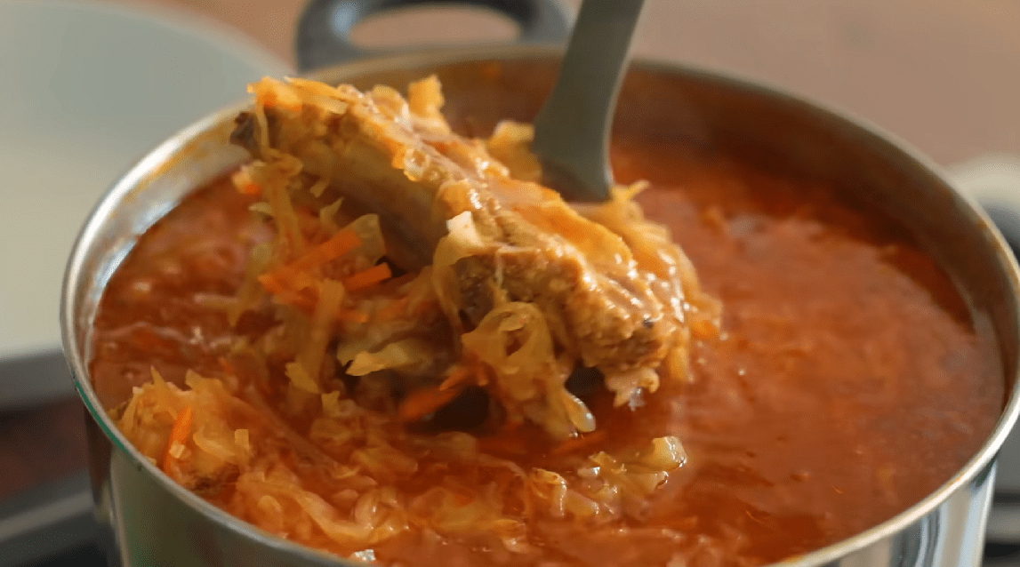 Кулінари назвали старовинний рецепт борщу, який готували ще 120 років тому