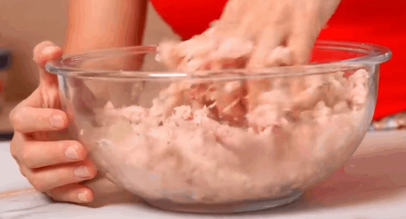 Кулінари розповіли, як із курячої грудинки приготувати соковиті котлети