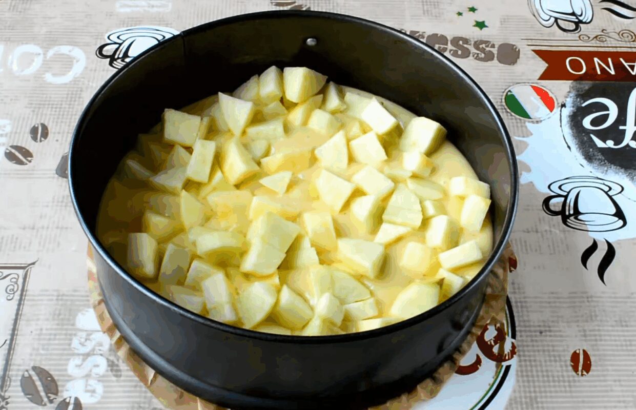 Рецепт смачної і пухкої Шарлотки на майонезі