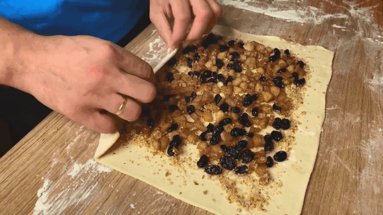 Рецепт дуже смачного Штруделя з яблуками із хрумкою скоринкою