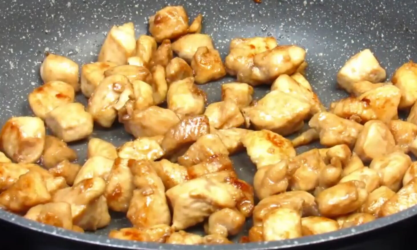 Рецепт смачного святкового салату з куркою і кукурудзою