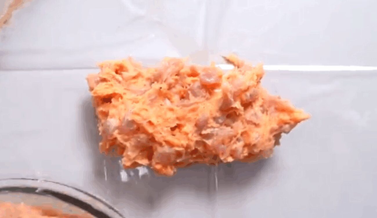 Кулінари розповіли, як приготувати смачну домашню ковбасу без духовки та кишки