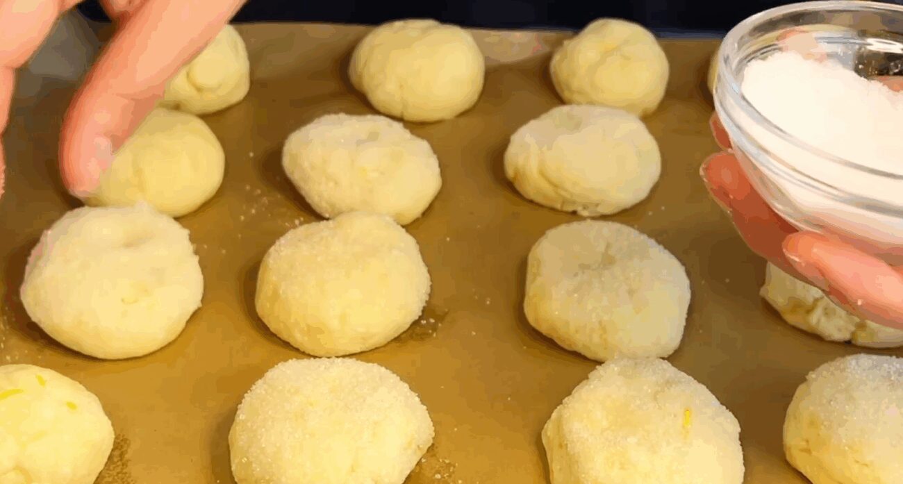 Рецепт швидких і смачних сирних булочок до чаю