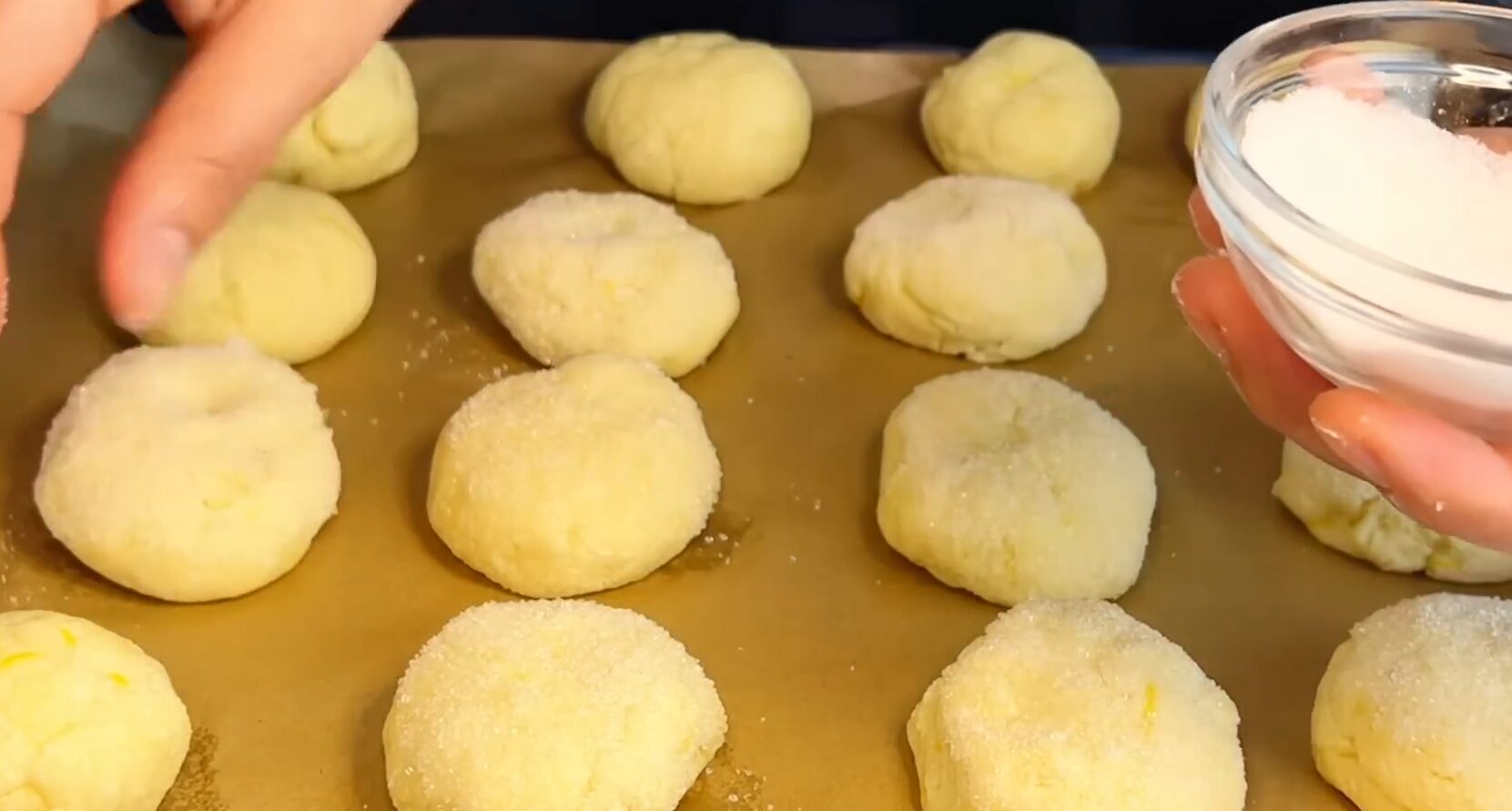 Рецепт швидких і смачних сирних булочок до чаю