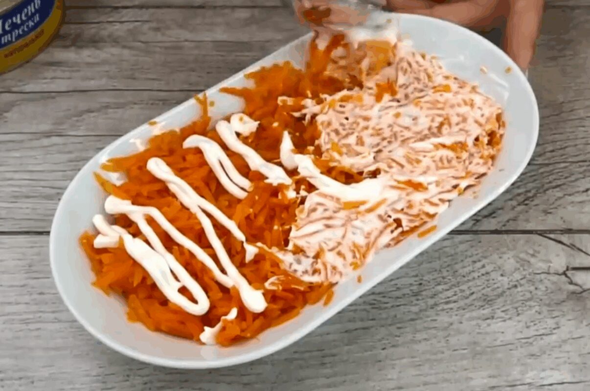 Кулінари поділилися рецептом нового рибного салату Хризантема