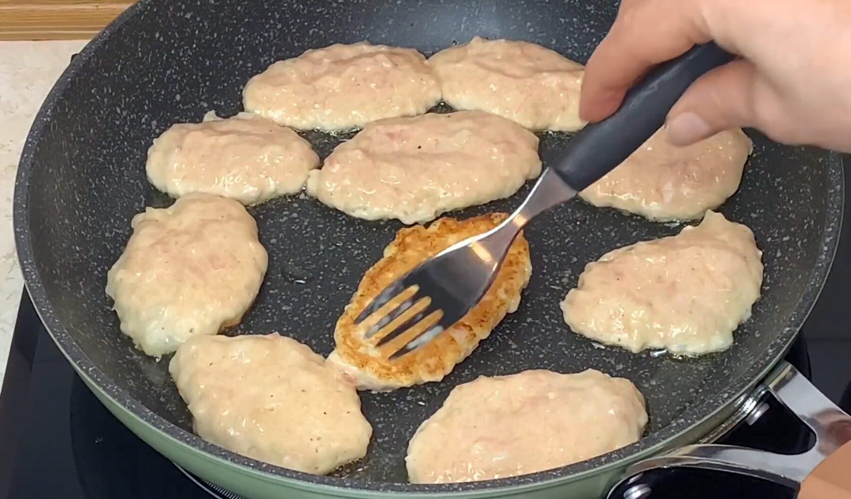 Кулінари назвали рецепт котлет без олії 