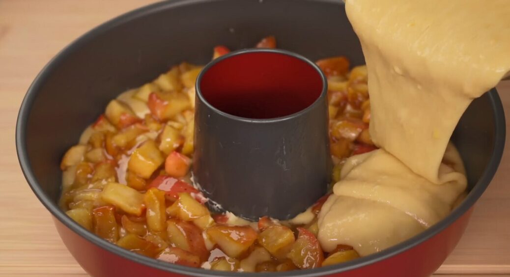 Шарлотка відпочиває! Пиріг “Яблучний Преміум” — після нього 99% рецептів здаються бідненькими 