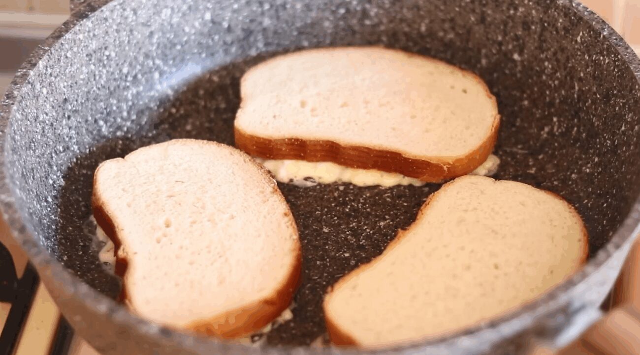 Рецепт смачних і ситних гарячих бутербродів за копійки