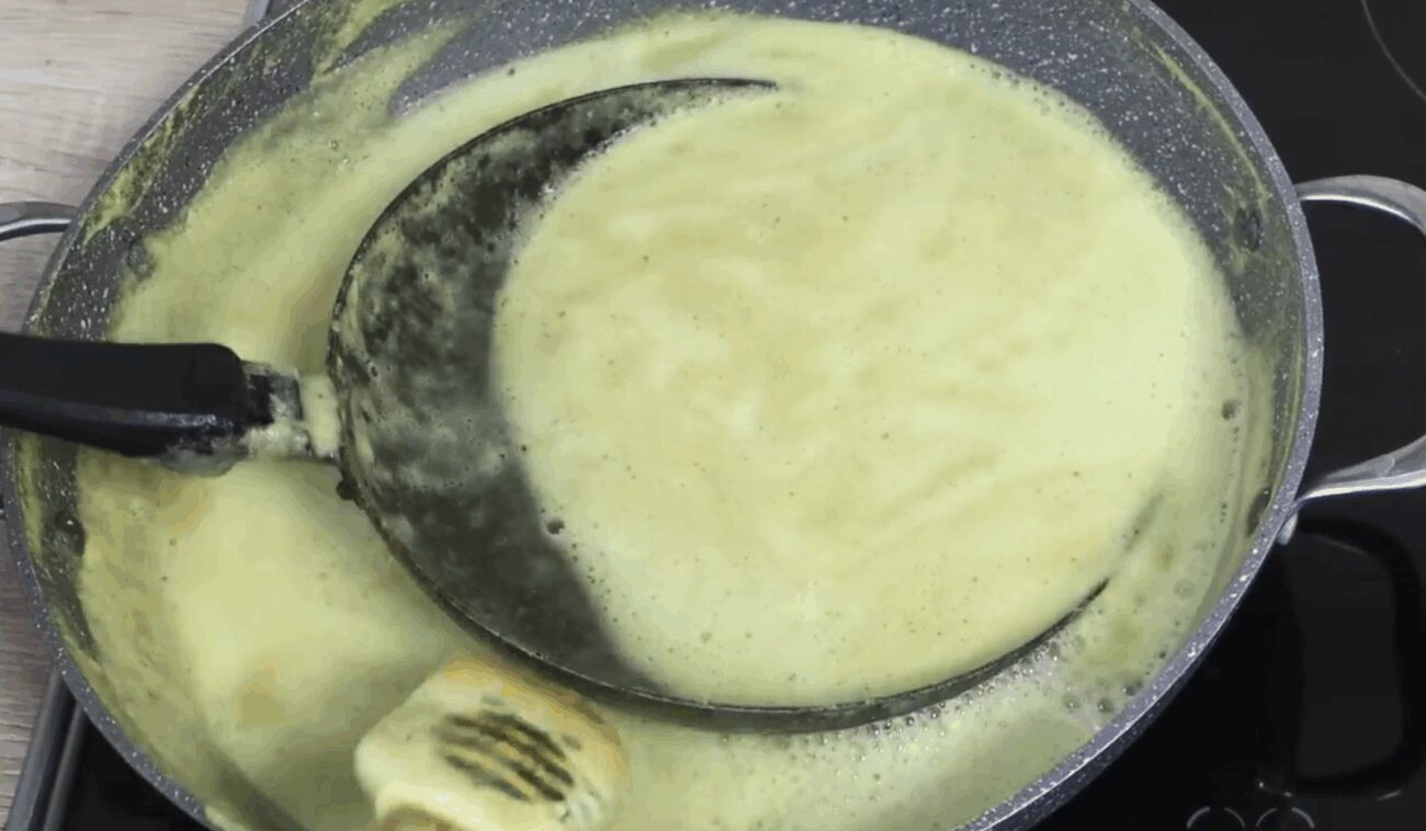 Експерти розповіли, як відчистити застралій жир та нагар зі сковород