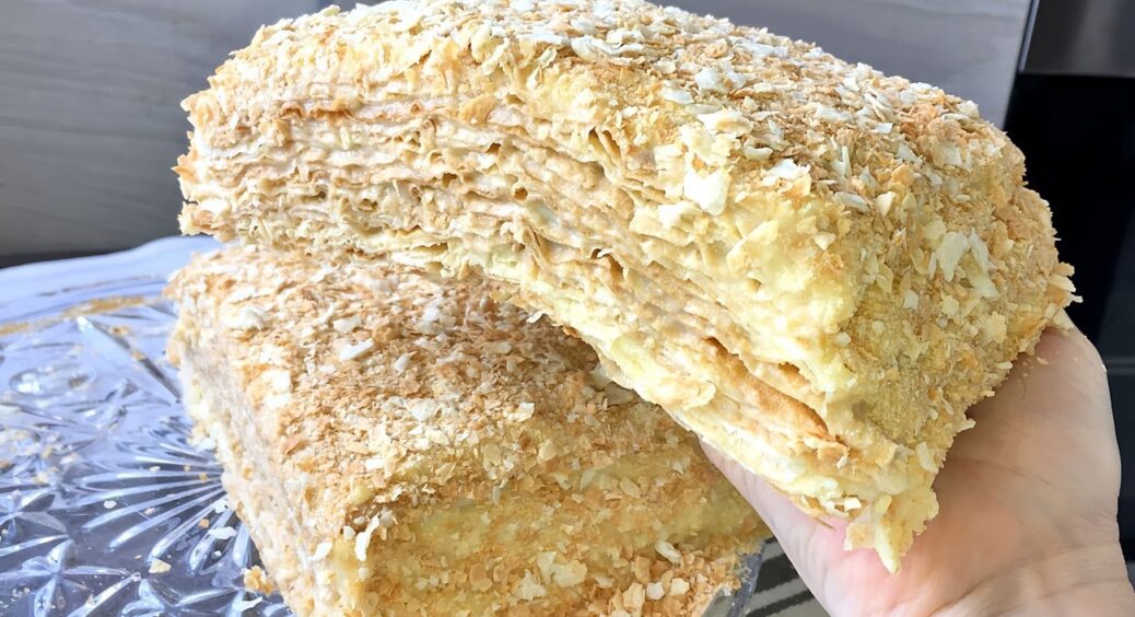 За 15 хвилин і без плити: торт із лаваша та крему – який тримає форму навіть наступного дня 