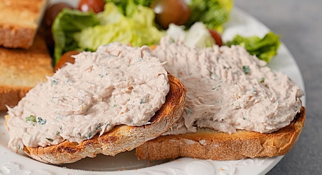 3 продукти – і 2 хвилини часу: ця намазка витіснила каші і омлети, їмо кожен день і не набридає 