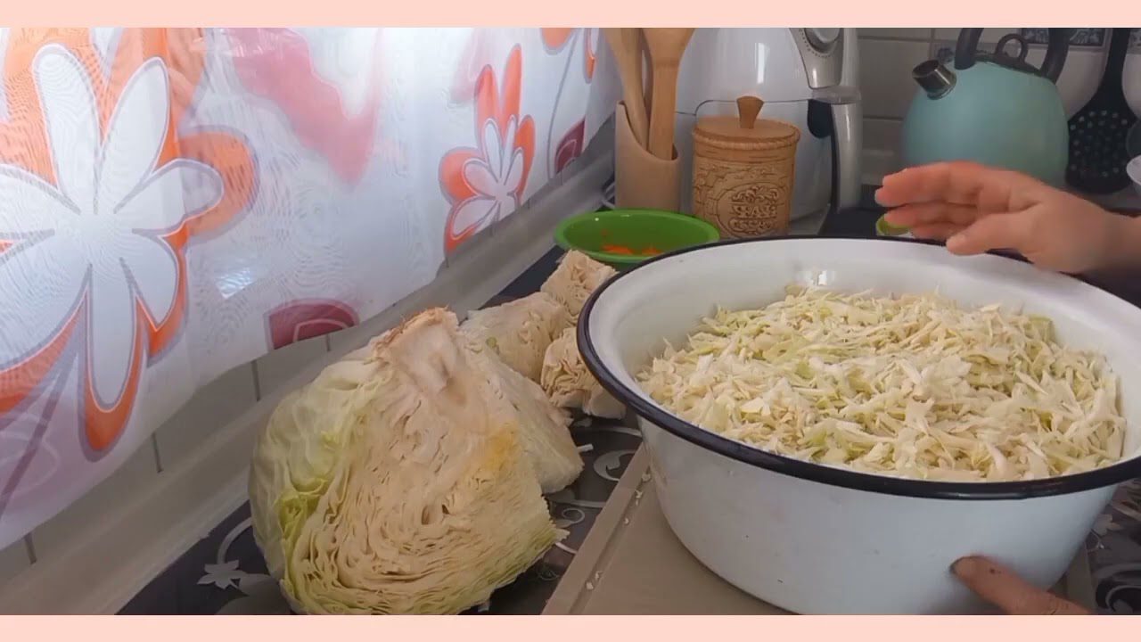 Експерти назвали сприятливі дні в листопаді для квашення капусти