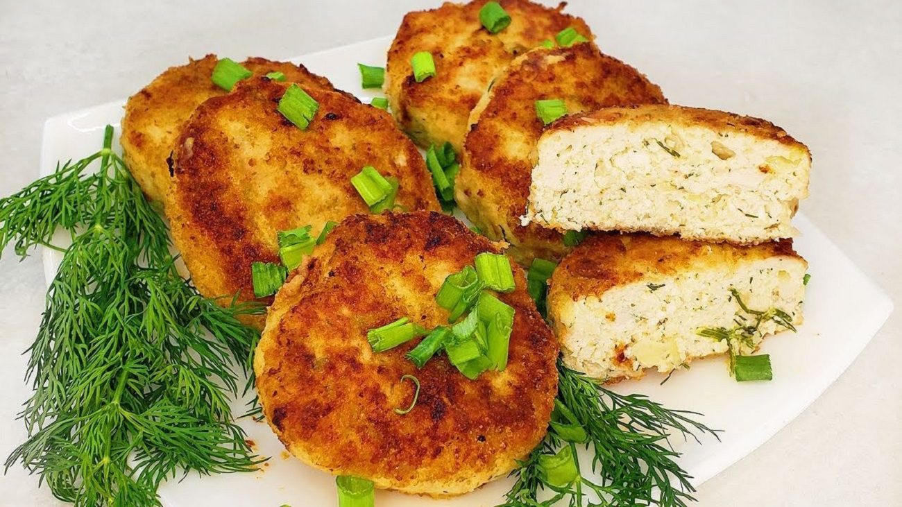 Кулінари розповіли, як із курячої грудинки приготувати соковиті котлети