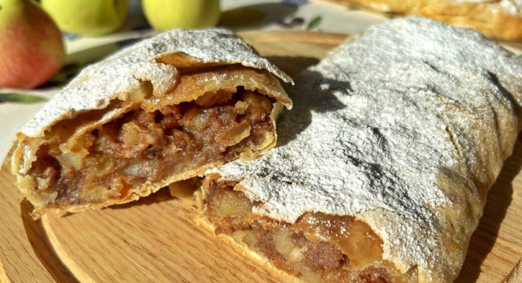 Яблучний листковий рулет тримає хрустку скоринку 24 години: поправте температуру випікання 