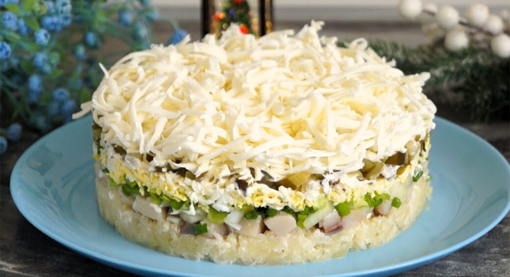 “Шуба” відпочиває! Новий хіт в кулінарному мистецтві: салат “Оселедець під снігом” 