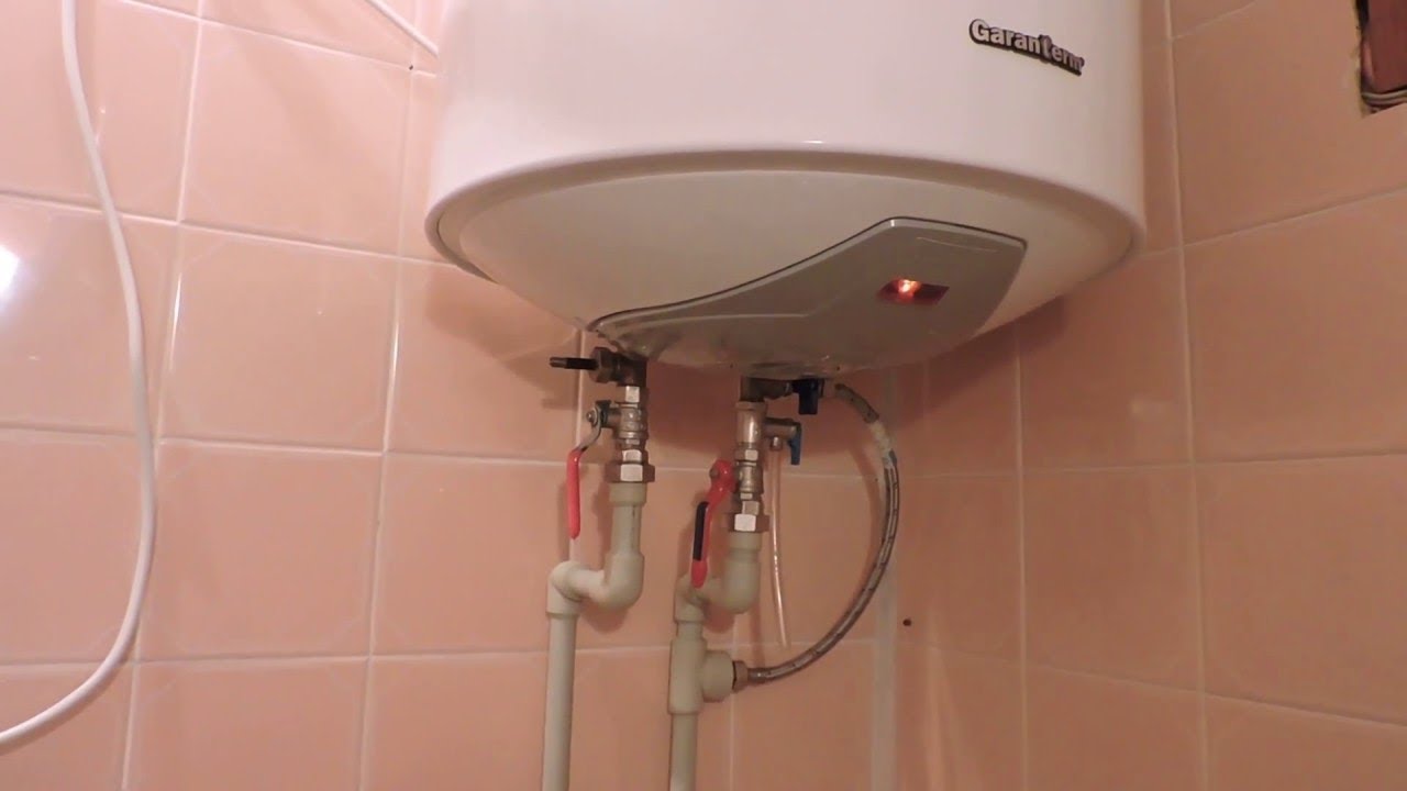 Експерти розповіли, чи потрібно вимикати бойлер, коли немає води чи світла