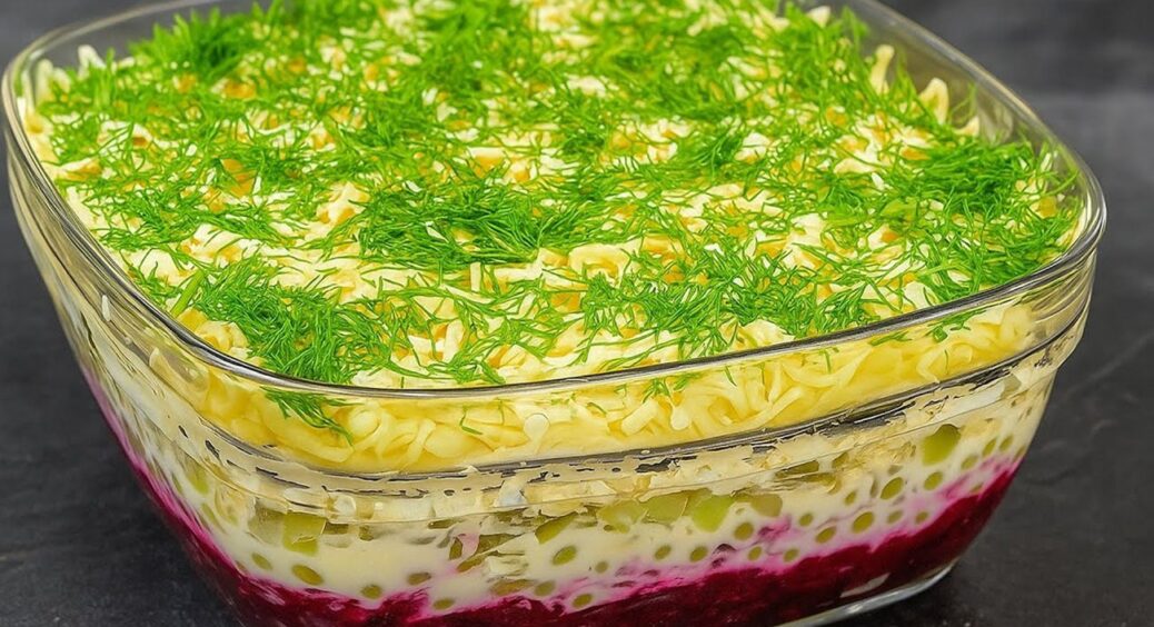 Салат “Джулія” з буряка: їм і не можу наїстись – ніжне поєднання, краще ніж в “Олів’є” і “Шубі” 