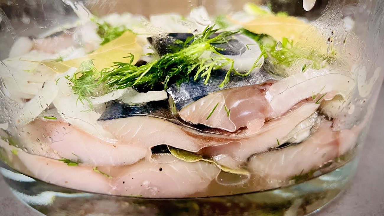 Кулінари розповіли, як засолити скумбрію, щоб вона була смачнішою за лосось