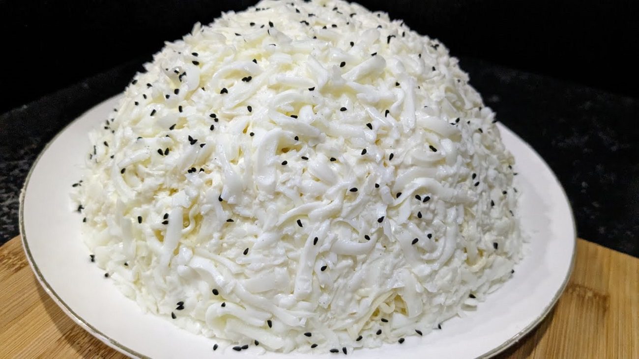 Рецепт смачного святкового салату з куркою і сиром