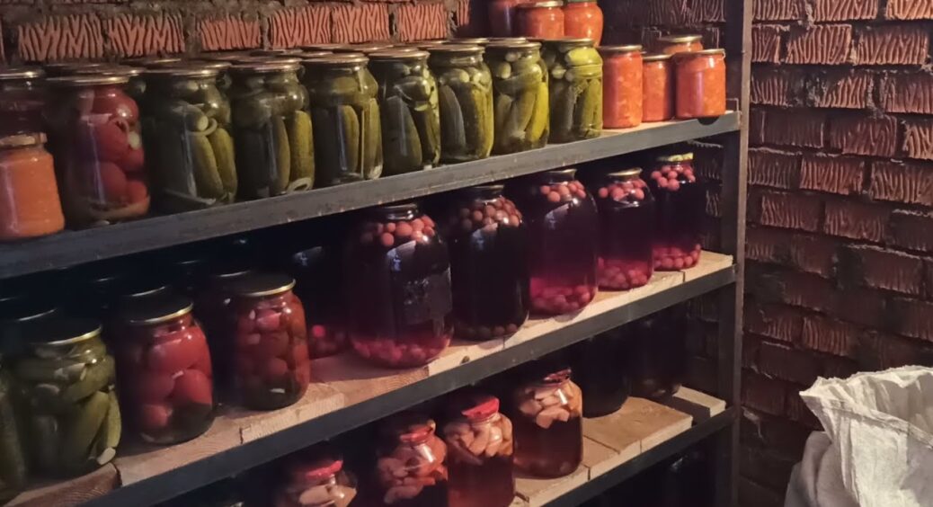 Рятуємо підвал від вогкості та плісняви назавжди: поставте 2 відра ось з цим у кутках 