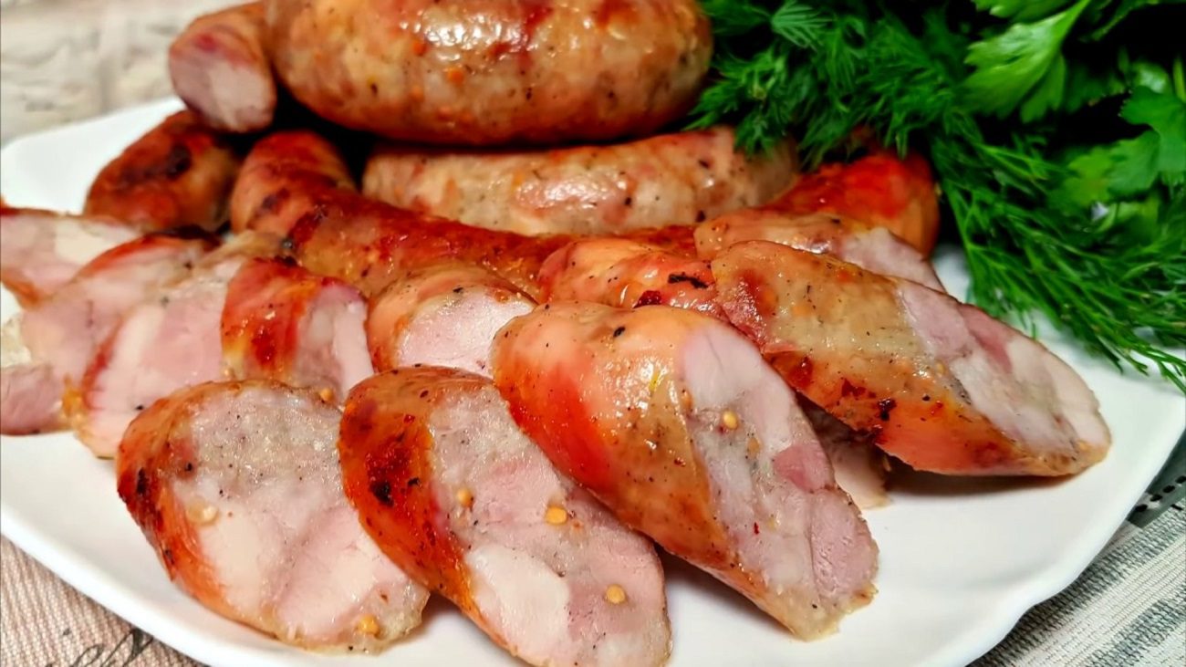 Кулінари розповіли, як приготувати смачну домашню ковбасу без духовки та кишки