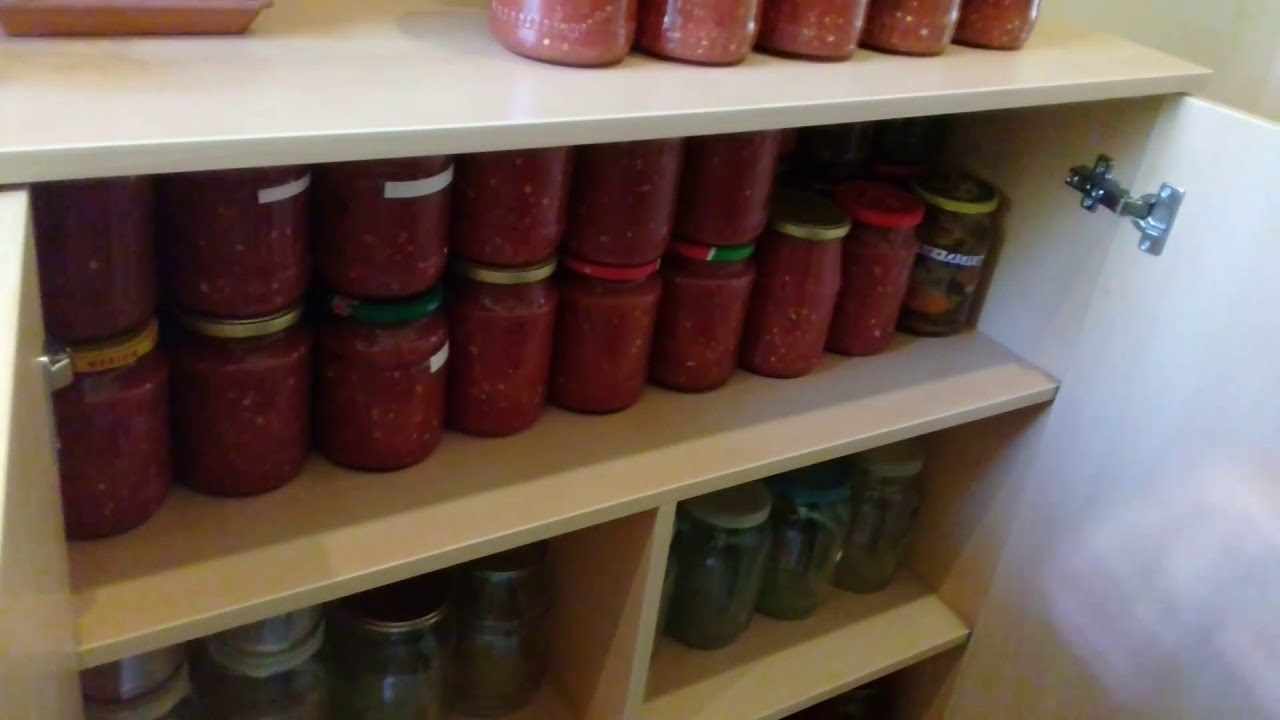 Господині розповіли, як зберегти домашню консервацію до весни