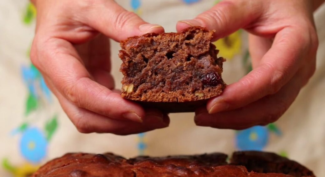 Без яєць, без масла та без мороки! Ароматний пляцок з купою спецій із запахом осені – до чаю 