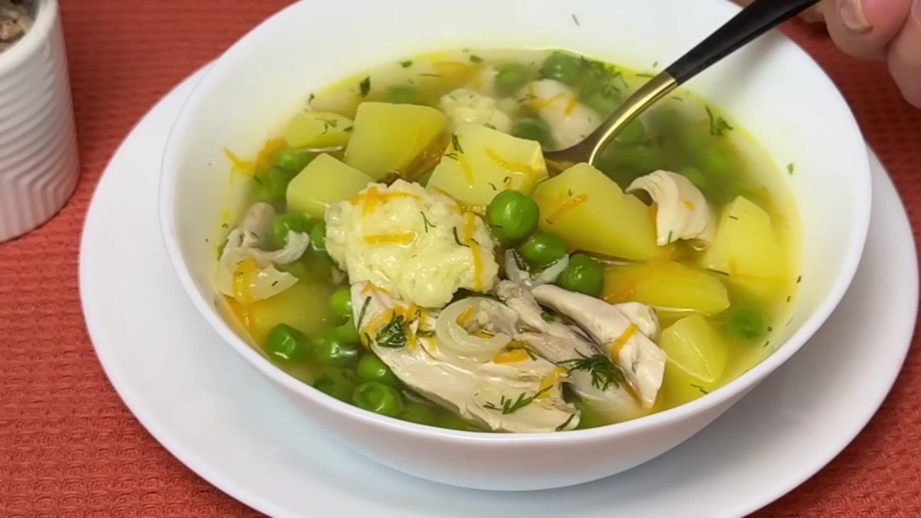 Кулінарка дала рецепт овочевого супу, який став популярним у 2025 році