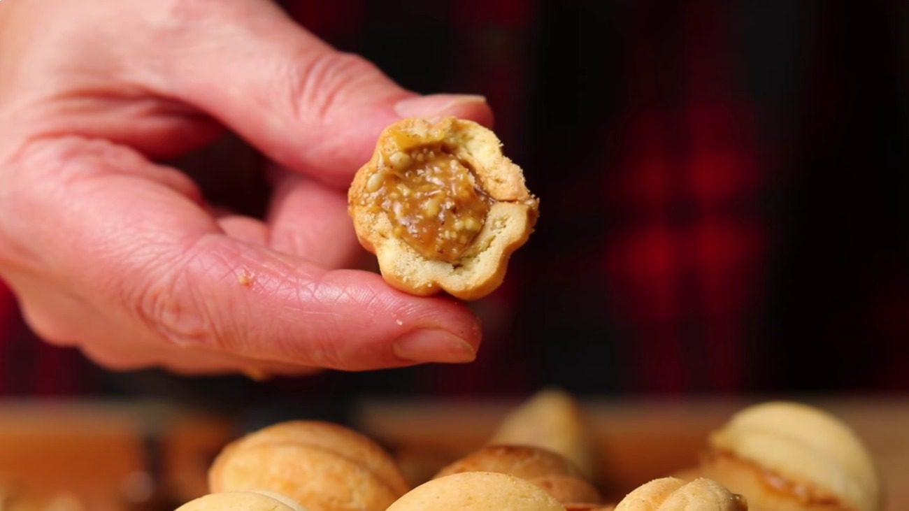 Рецепт солодких горішків з карамеллю: смак дитинства повертається